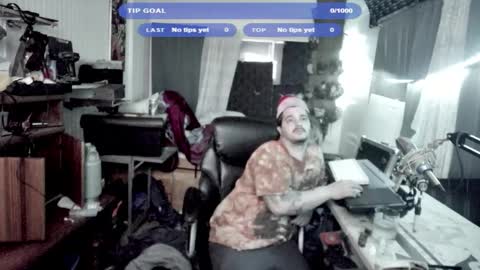 Snapshot of kinkybiguy14 chatting on October 2025 08:49:01 AM Kinky Cassie online show from October 2025 08:49:01 AM