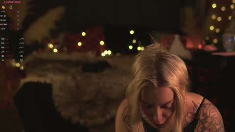 kinkylina_ online show from December 2024 11:17:02 AM