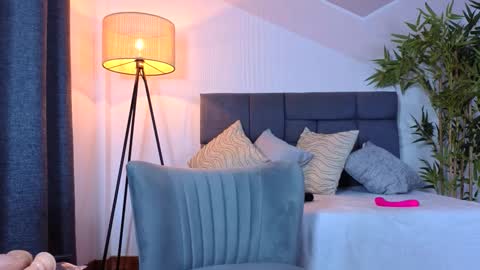 kinkyzoe20 online show from November 2025 07:48:02 PM