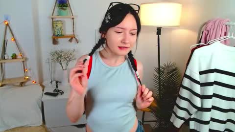 Kira online show from November 2025 07:47:01 PM