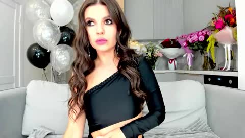 Kira and friends online show from September 2025 03:02:02 PM