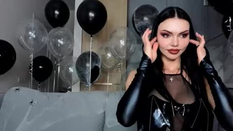 Kira and friends online show from October 2025 03:35:02 PM