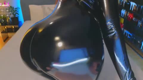 Snapshot of kira_sexxx chatting on October 2025 08:18:02 PM Kira online show from October 2025 08:18:02 PM