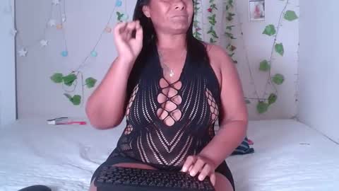 Snapshot of kira_squir chatting on September 2025 10:42:01 PM kira-squir online show from September 2025 10:42:01 PM