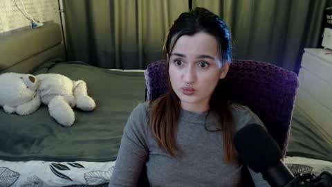 Snapshot of kira_yammy chatting on December 2024 10:32:01 PM Kira follow me online show from December 2024 10:32:01 PM