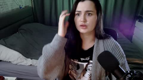 Snapshot of kira_yammy chatting on January 2025 12:53:02 AM Kira follow me online show from January 2025 12:53:02 AM