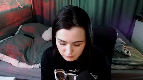 Snapshot of kira_yammy chatting on January 2025 03:56:01 AM Kira follow me online show from January 2025 03:56:01 AM