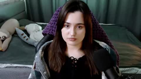 Snapshot of kira_yammy chatting on February 2025 02:54:02 PM Kira follow me online show from February 2025 02:54:02 PM