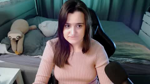 Snapshot of kira_yammy chatting on February 2025 01:43:02 AM Kira follow me online show from February 2025 01:43:02 AM