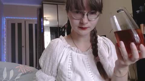 KiraGoldens online show from September 2025 07:01:02 AM