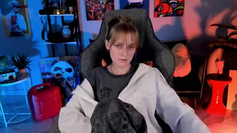 Kira online show from September 2025 05:57:01 PM