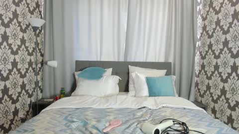 Kira online show from October 2025 01:08:02 PM