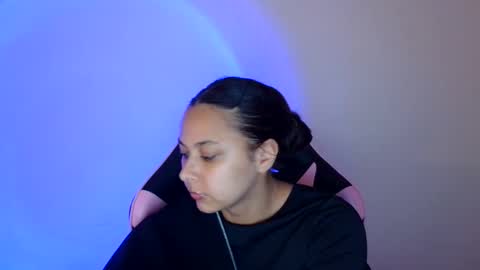 kiss_ameliaa online show from October 2025 01:45:01 PM