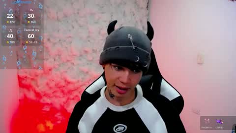 kiss_whitee online show from October 2025 02:41:02 AM