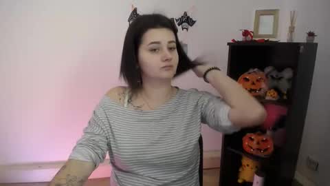 kissleoxx online show from November 2025 01:57:01 PM