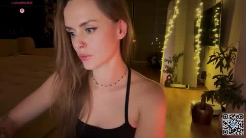 Emma online show from October 2025 10:32:02 PM