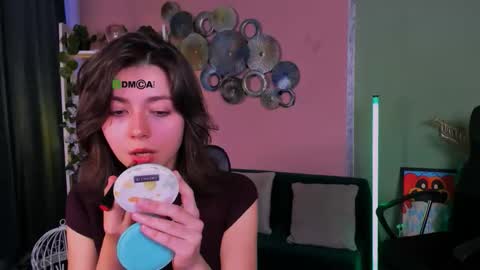 Snapshot of kitniss_dreamy chatting on October 2025 12:17:01 PM kitniss online show from October 2025 12:17:01 PM