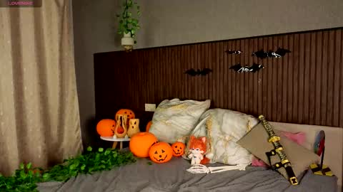 The sexy fox Kitsune online show from November 2025 08:00:01 PM