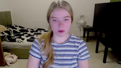 Jennyblonde and Emmabrunette online show from December 2024 04:29:02 PM