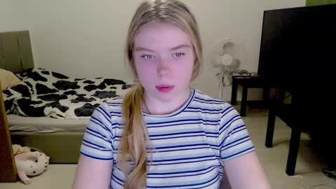Jennyblonde and Emmabrunette online show from December 2024 07:36:01 PM