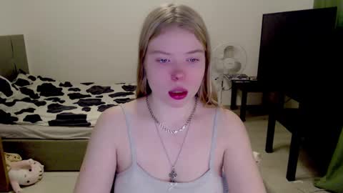 Jennyblonde and Emmabrunette online show from December 2024 03:07:01 AM