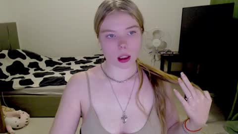 Jennyblonde and Emmabrunette online show from December 2024 07:04:02 PM