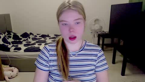 Jennyblonde and Emmabrunette online show from December 2024 04:23:02 AM