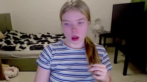 Jennyblonde and Emmabrunette online show from December 2024 01:13:02 AM