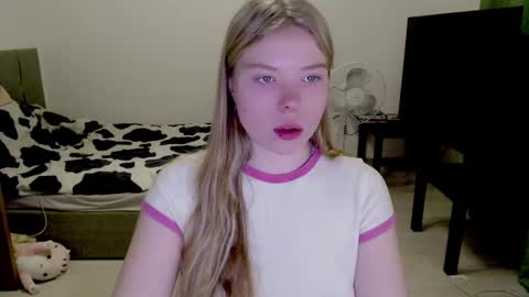 Jennyblonde and Emmabrunette online show from December 2024 02:22:02 PM