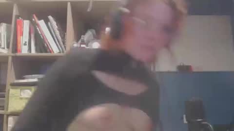 kittennervous online show from October 2025 01:06:01 AM