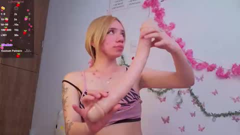  Kitty  online show from September 2025 09:03:02 PM