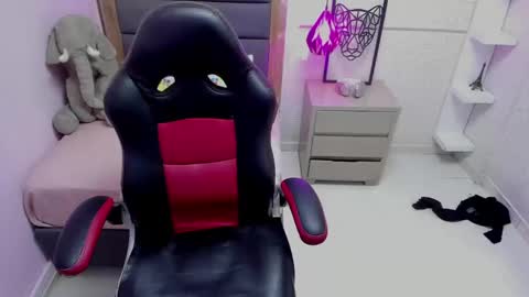  K I T T  Y  online show from January 2025 06:52:01 PM