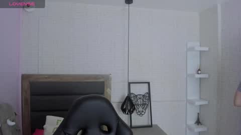  K I T T  Y  online show from January 2025 11:33:01 AM