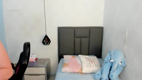  K I T T  Y  online show from February 2025 07:35:01 PM