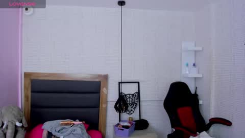  K I T T  Y  online show from February 2025 07:27:01 PM