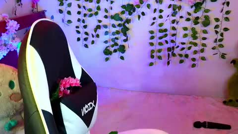 Snapshot of kittyuwu_ chatting on October 2025 06:15:02 PM Kittyuwu online show from October 2025 06:15:02 PM