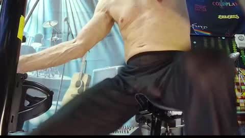 kiveuxmakeu online show from September 2025 04:45:01 PM