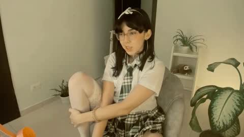 Snapshot of kiwi____ chatting on January 2025 10:06:01 PM Little piece of fruit online show from January 2025 10:06:01 PM