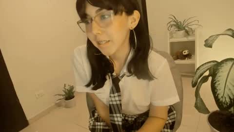 Snapshot of kiwi____ chatting on January 2025 04:08:02 AM Little piece of fruit online show from January 2025 04:08:02 AM