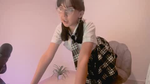 Snapshot of kiwi____ chatting on January 2025 11:45:02 PM Little piece of fruit online show from January 2025 11:45:02 PM