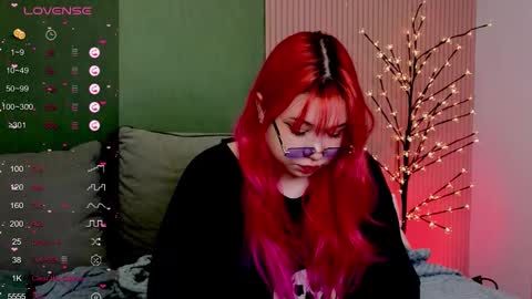 Snapshot of klee_love chatting on November 2025 06:02:02 AM Klee online show from November 2025 06:02:02 AM