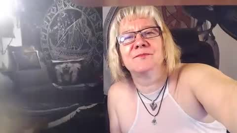 Snapshot of kleiner_teufel chatting on February 2025 06:02:02 PM Michelle online show from February 2025 06:02:02 PM