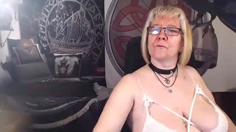 Snapshot of kleiner_teufel chatting on February 2025 05:28:01 PM Michelle online show from February 2025 05:28:01 PM