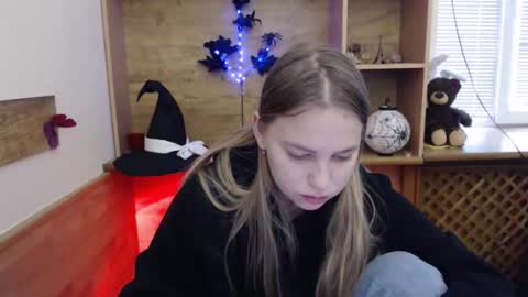 klerkarina online show from November 2025 06:01:01 AM