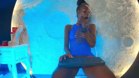 K L O E online show from September 2025 02:52:01 PM