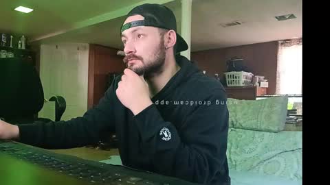 LOUiViLAN online show from February 2025 07:47:01 PM