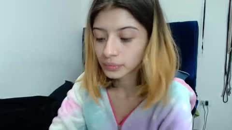 kratos_and_afrodita online show from October 2025 05:50:02 PM