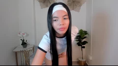 Snapshot of krissi_latore chatting on March 2025 06:44:02 PM Krisstine online show from March 2025 06:44:02 PM