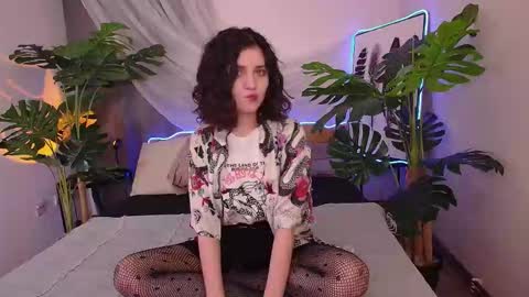 Snapshot of krissy_sins chatting on November 2025 02:12:02 PM Krissy online show from November 2025 02:12:02 PM