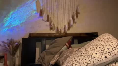 Kristi online show from October 2025 04:01:01 AM